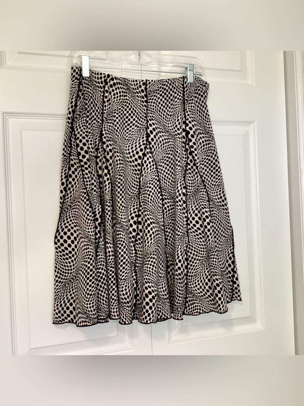 Linea Domani flowy black and white skirt, size 10P.